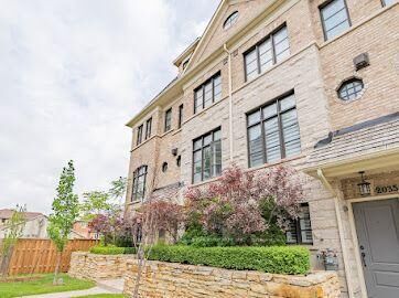 Property Photo:  2037 Queensborough Gate  ON L5M 0Y1 