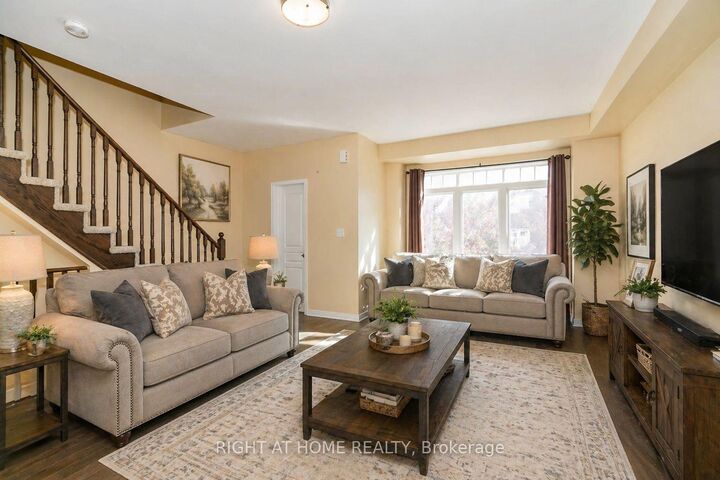 Property Photo:  48 Curran Hall Crescent  ON M1G 0A2 
