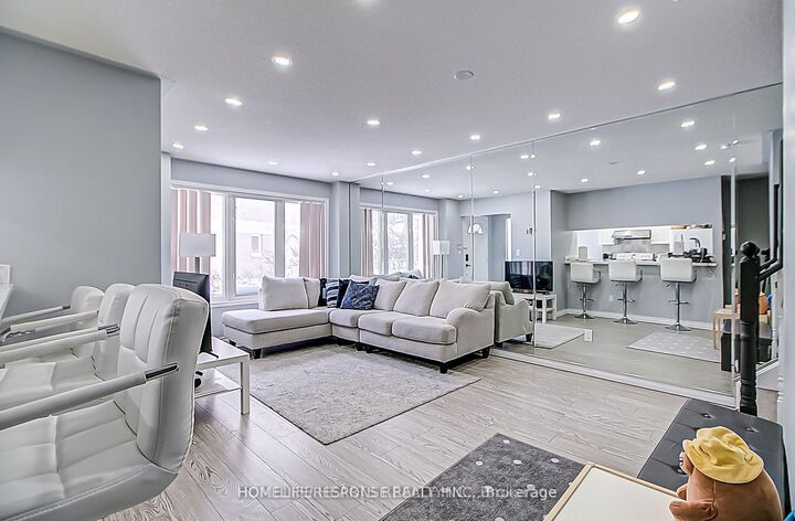 Property Photo:  29 Rosebank Drive 911  ON M1B 5Y7 