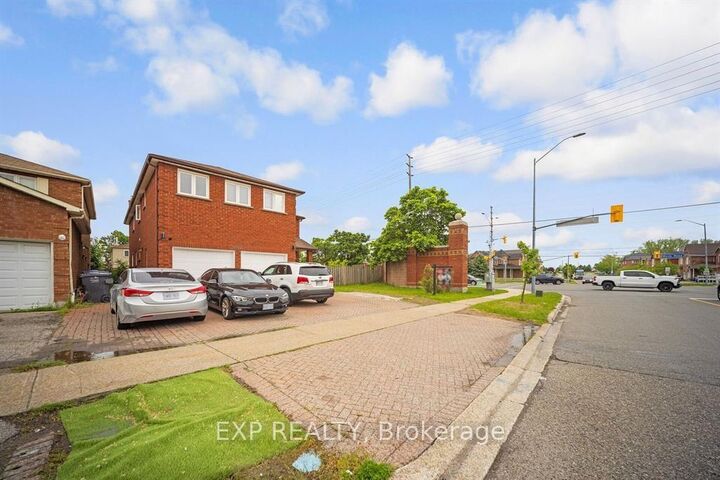 Property Photo: 692 Huntington Ridge Drive ON L5R 1Z5
