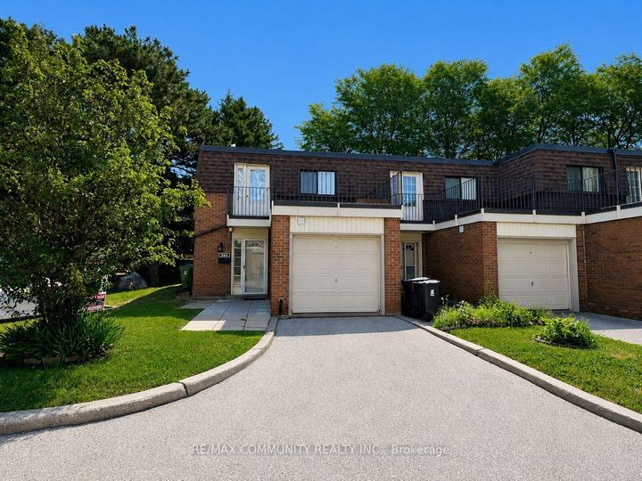 284 Sprucewood Court — photo 1