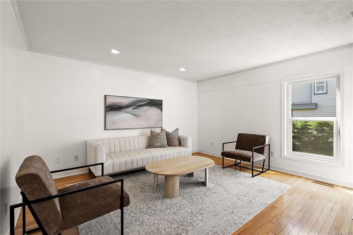 108 Dallas Rd #4 — photo 1