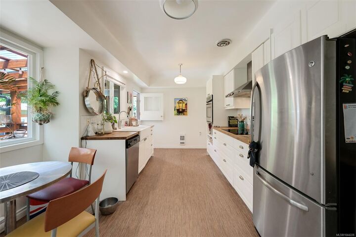 Property Photo: 3832 Pitcombe Pl BC V8N 4B9