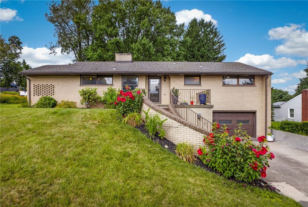 Property Photo:  11 Ellen Drive  PA 15136 