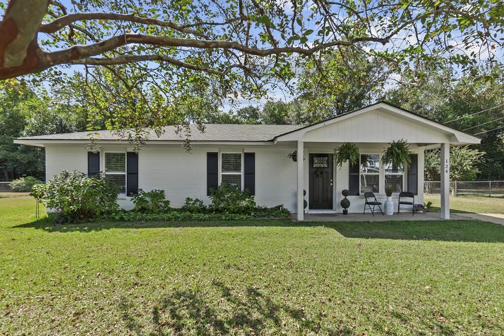 Property Photo: 124 Cypress Lane GA 31763