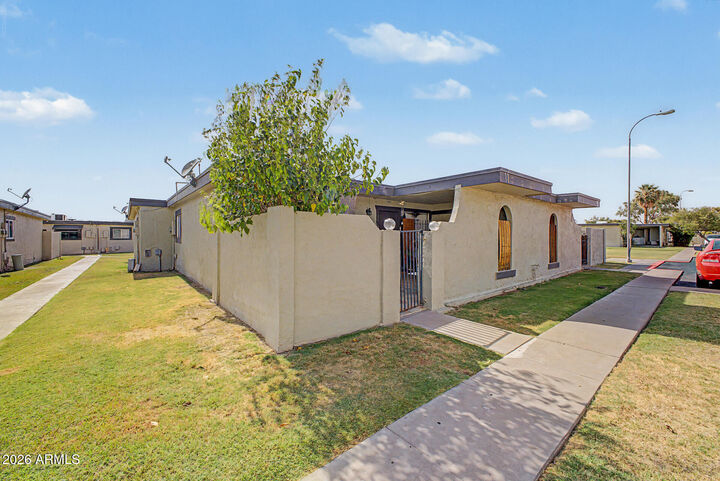 Property Photo:  830 S Dobson Road 11  AZ 85202 