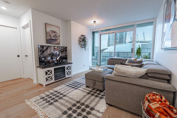 Property Photo:  688 Abbott Street 1003  BC V6B 0B9 