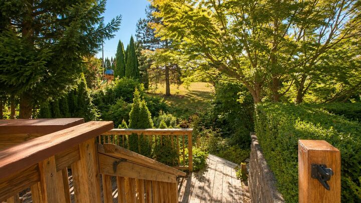 18118 Claytonwood Crescent — photo 1