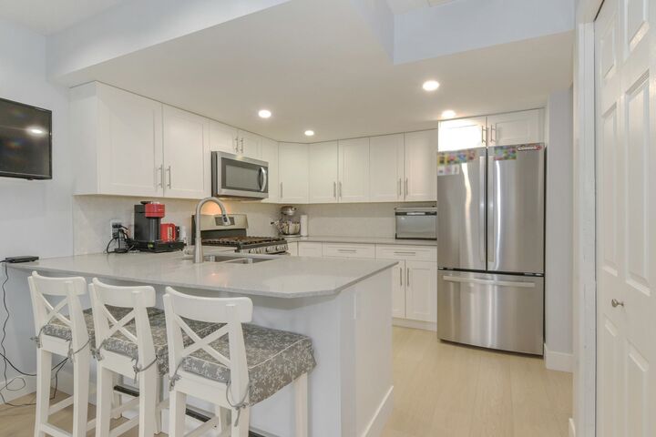 Property Photo: 16335 14 Avenue 102 BC V4A 1H2