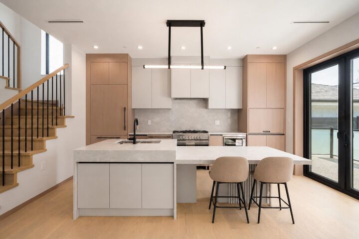 Property Photo:  1448 E 30th Avenue 2  BC V5N 3A2 