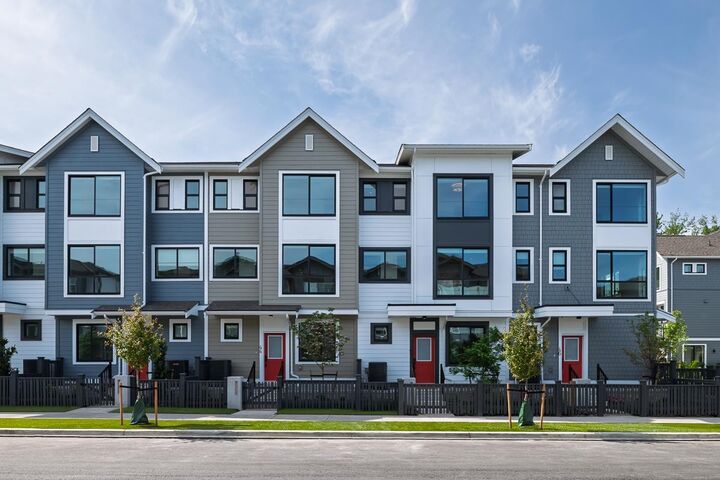 7574 207 Street 44 — photo 1