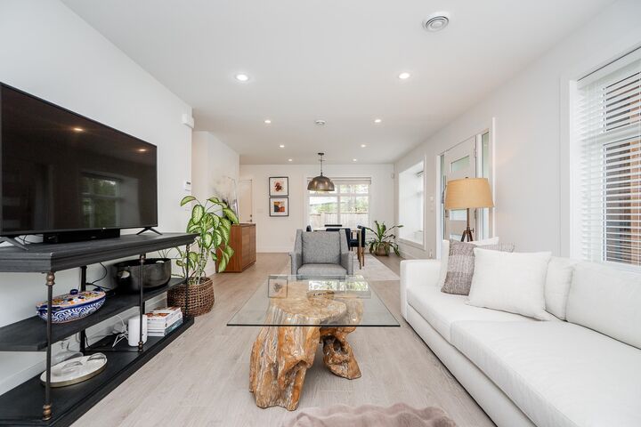 Property Photo: 970 Rochester Avenue BC V3K 2J3