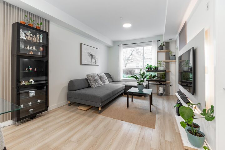 Property Photo: 11913 Burnett Street 105 BC V2X 4N1