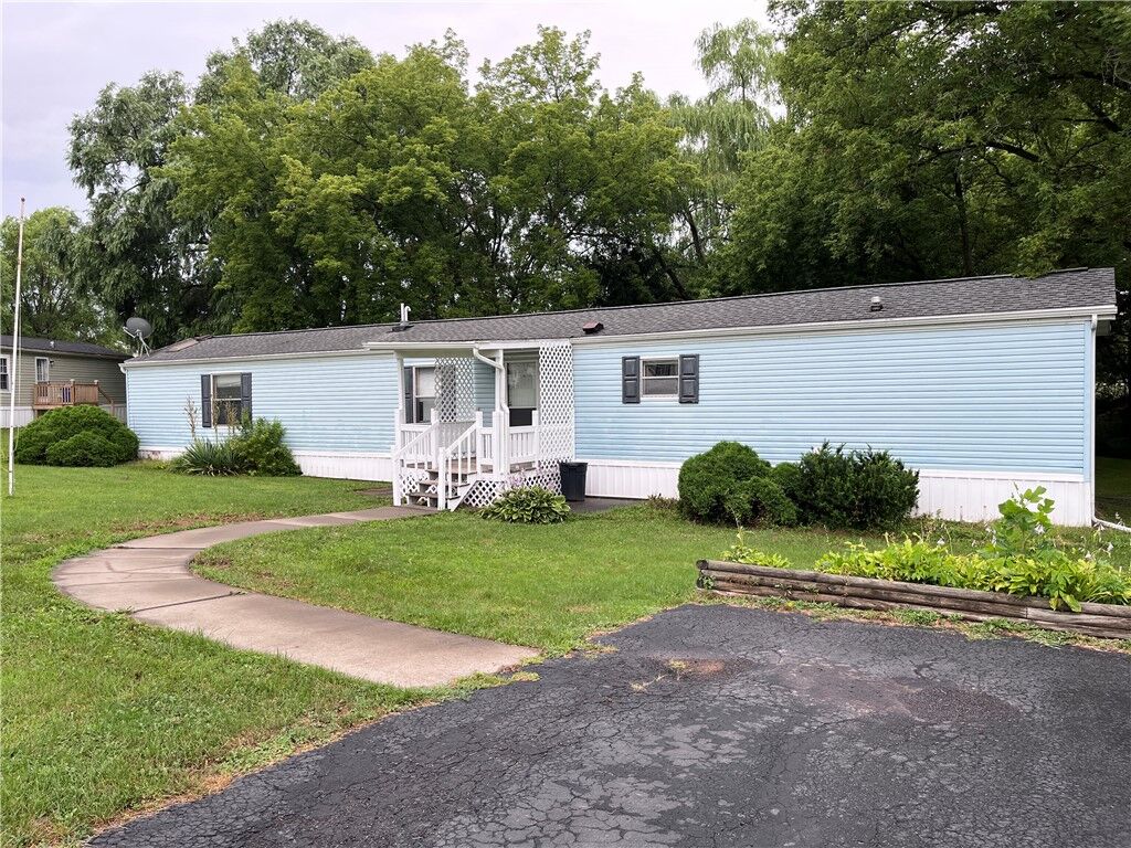 Property Photo:  15 Arrowhead Drive  NY 13165 