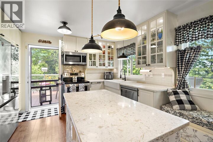 Property Photo:  6864 East Saanich Road  BC V8Z 5Y9 