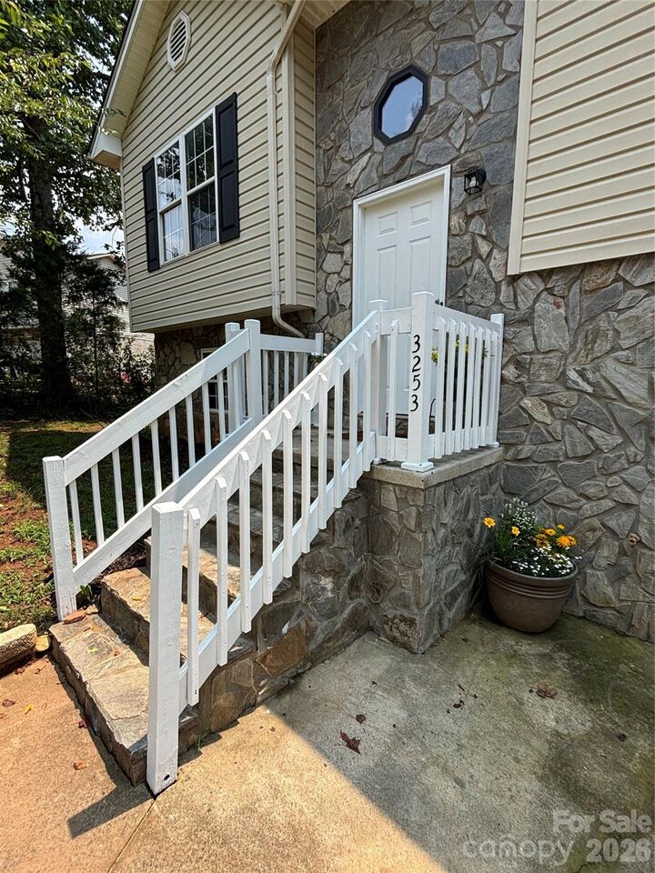 Property Photo: 3253 Capital Court NC 28645