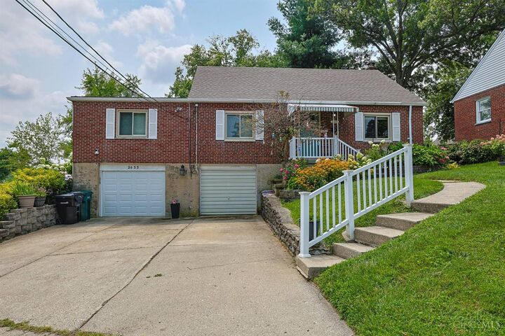 Property Photo: 2855 Allview Circle OH 45238