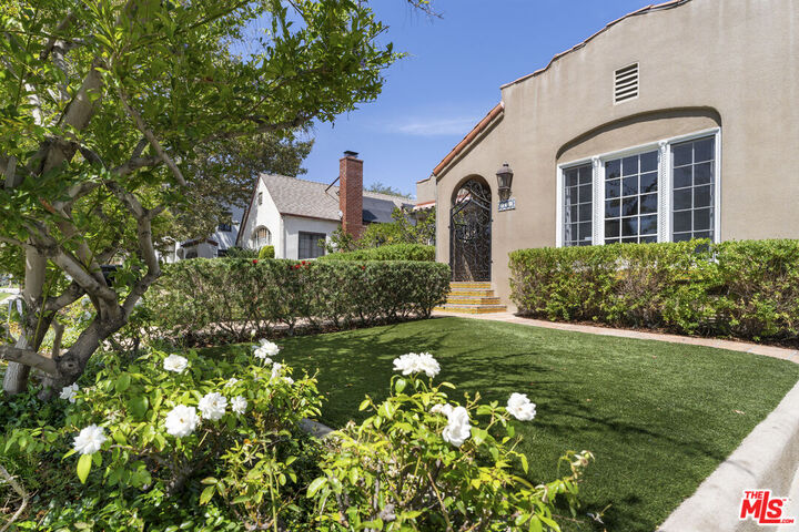 Property Photo:  412 S Citrus Ave  CA 90036 