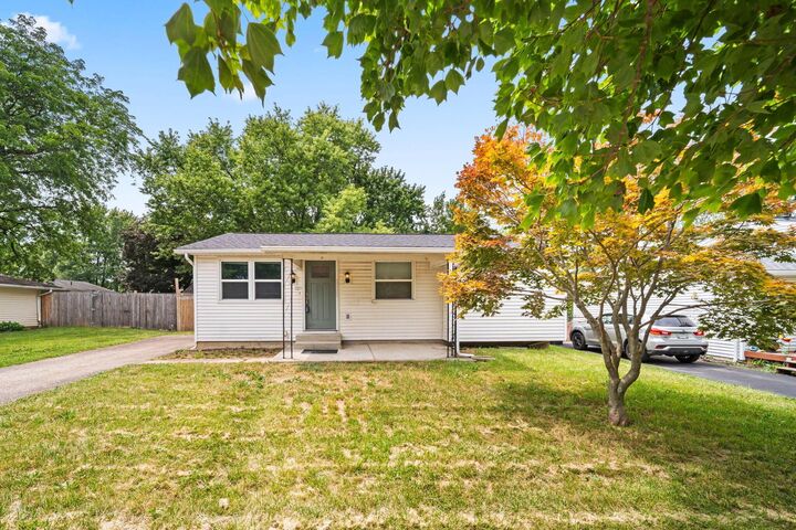Property Photo: 1679 Woodhurst Court OH 43223