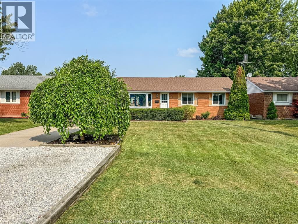 Property Photo:  281 Fairview East  ON N8M 2R4 