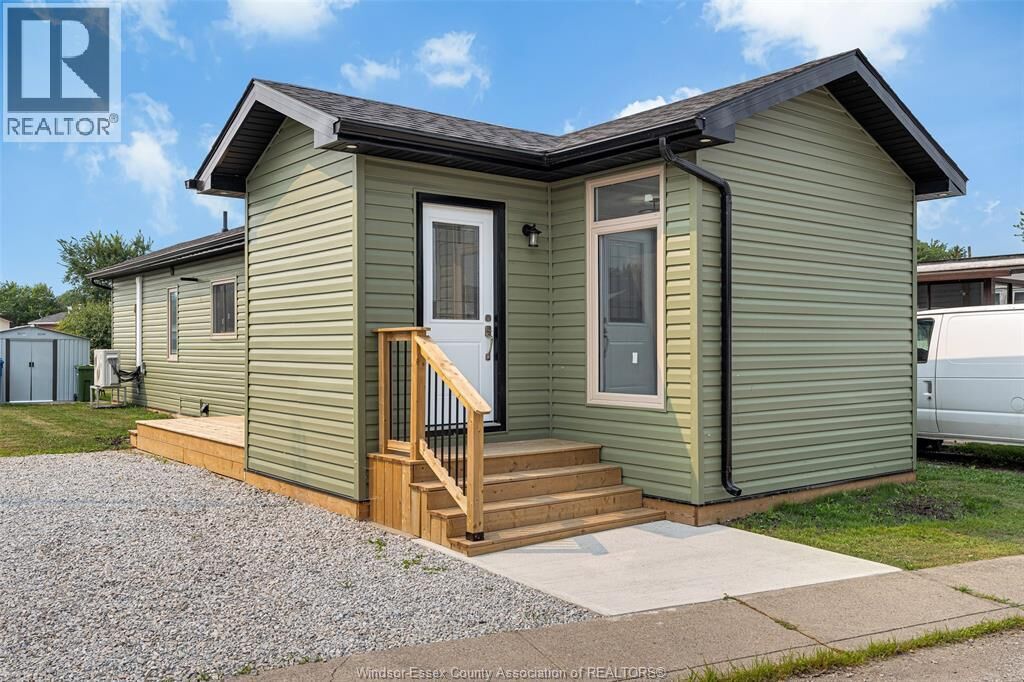 Property Photo:  77 Julie Lane  ON N8N 2V2 