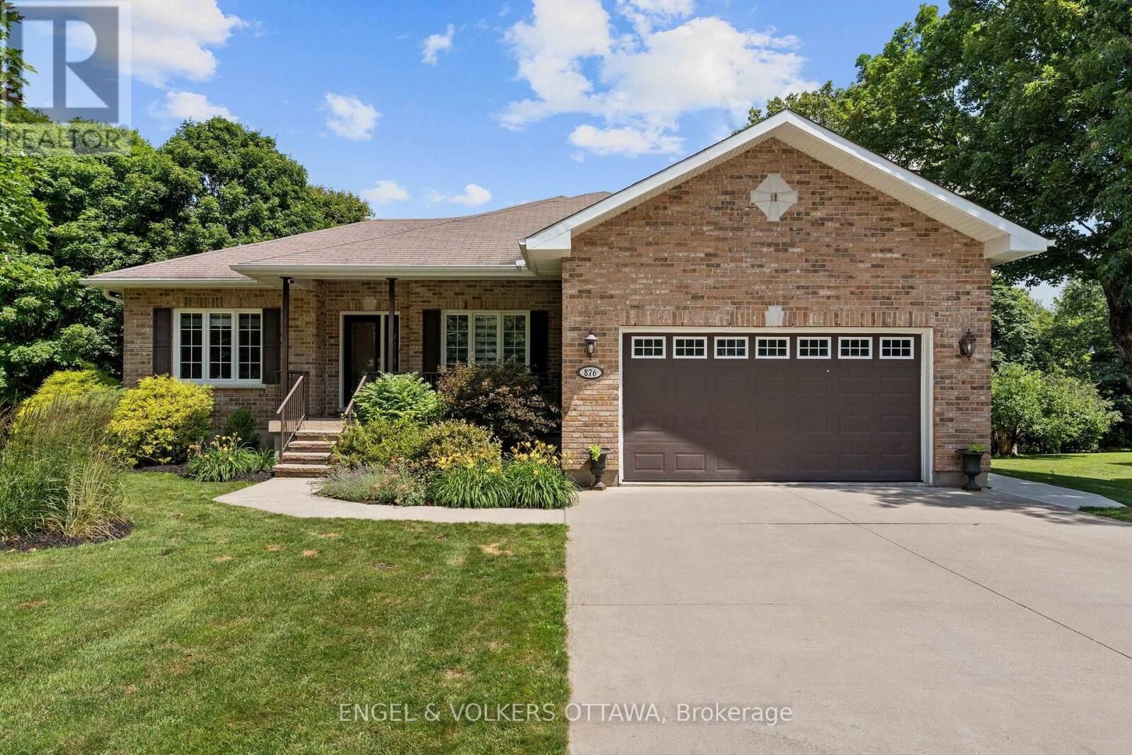 Property Photo: 876 Center Street ON K0A 1G0