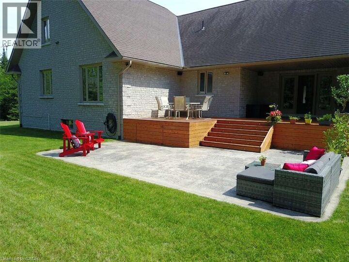 Property Photo:  110 Monck Square  ON K0J 1P0 