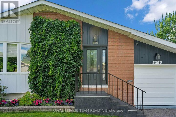 Property Photo: 2250 Urbandale Drive ON K1G 3G6