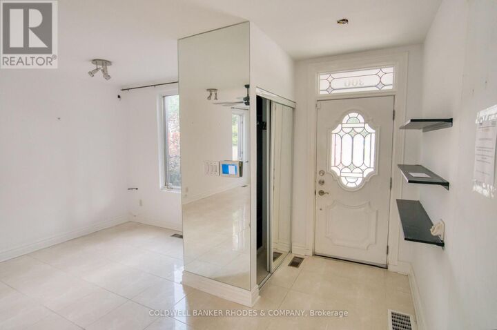 Photo de la propriété: 300 St Andrew Street ON K1N 5G7