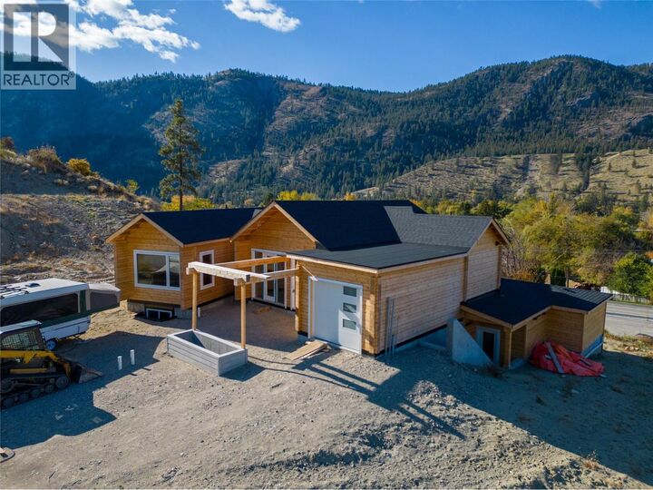 Property Photo:  4850 Bassett Avenue  BC V0H 1R2 