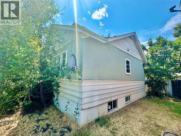 Property Photo: 2038 Richter Street BC V1Y 2N5