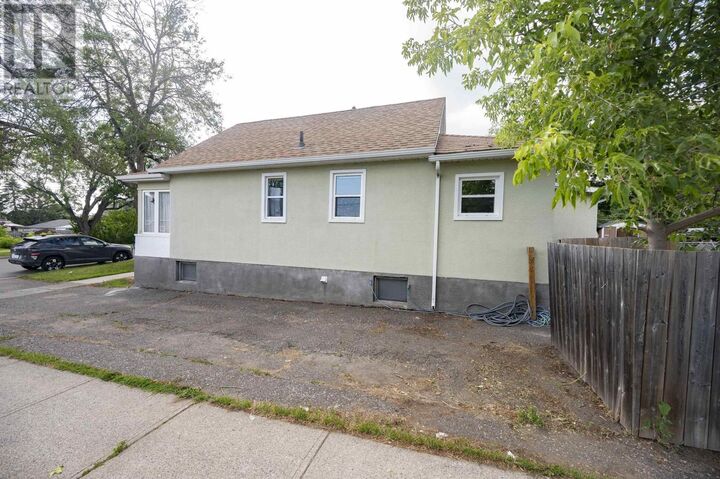 Property Photo:  434 Queen Street  ON P7B 2K6 