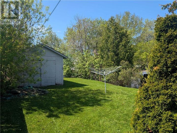 Property Photo: 403 Queen Street ON P3B 2K5