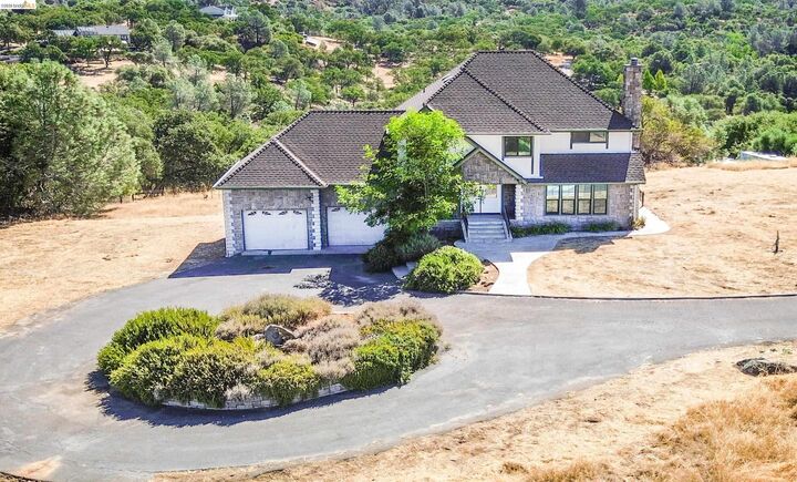 Property Photo: 13246 Armistead Cir CA 95370