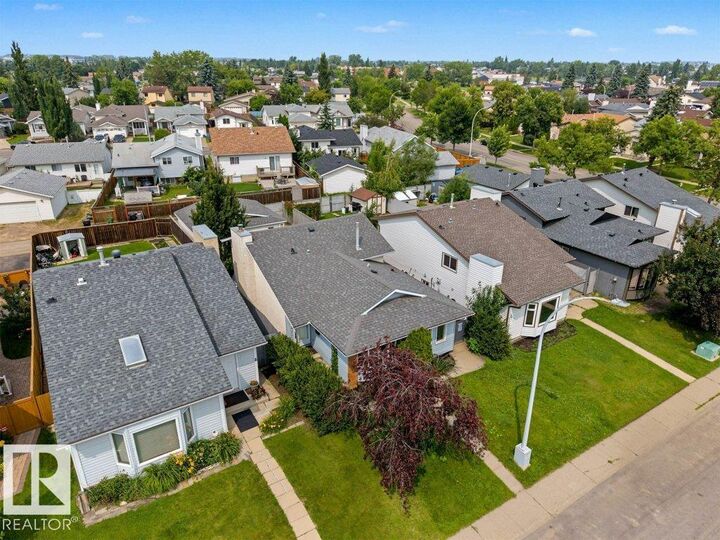 Property Photo:  312 Lago Lindo Crescent NW  AB T5Z 1Y9 