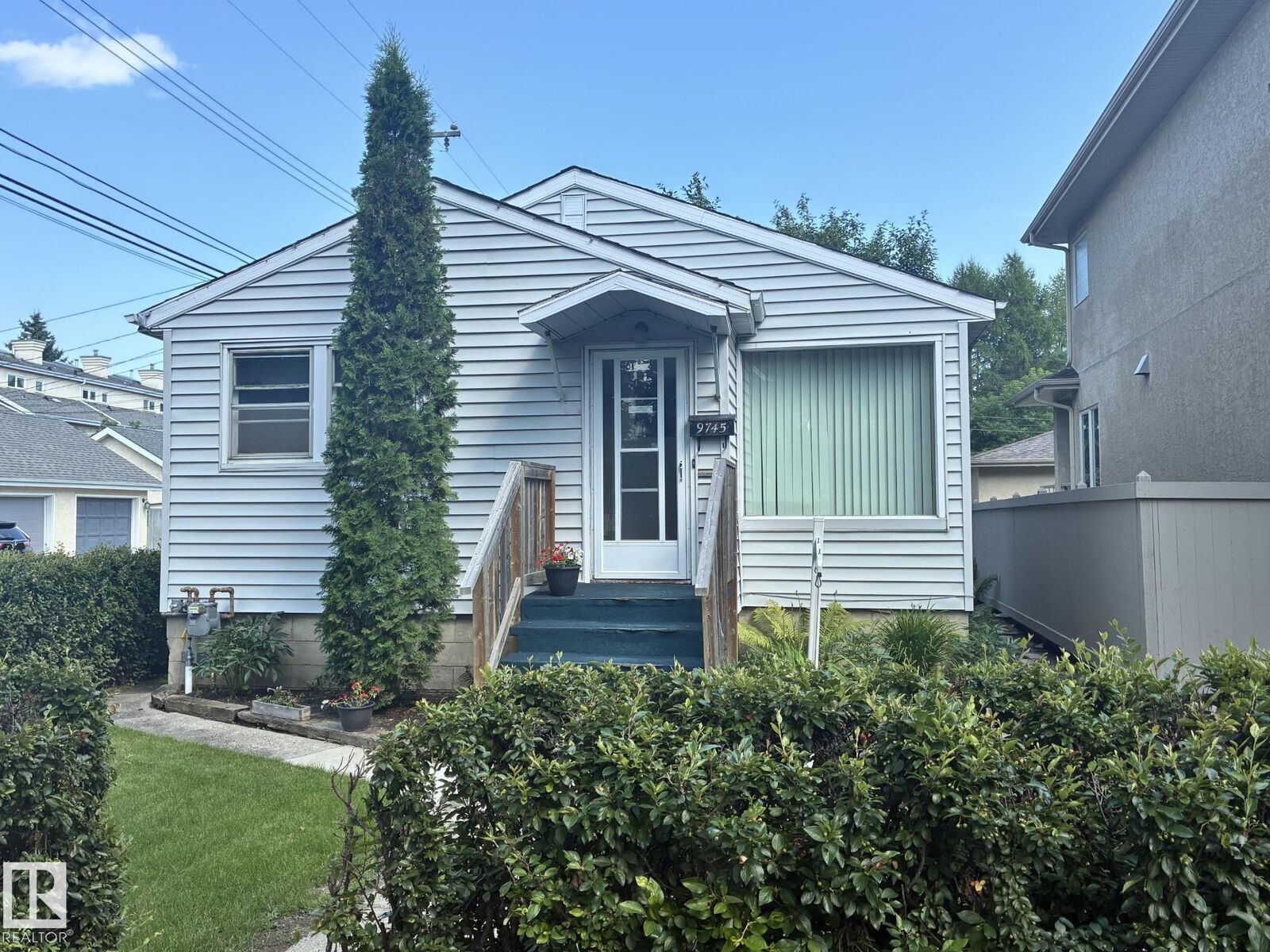 Property Photo:  9745 94 Street NW  AB T6C 3W1 