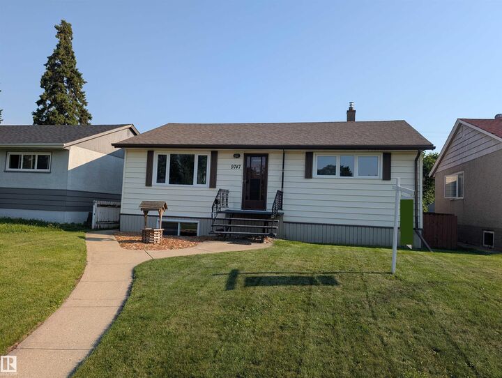 Property Photo:  9747 66 Avenue NW  AB T6E 0M4 