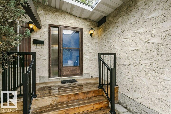 Property Photo:  10968 35 Avenue NW  AB T6J 2V3 