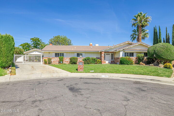 Property Photo:  2521 Edam Street  CA 93536 
