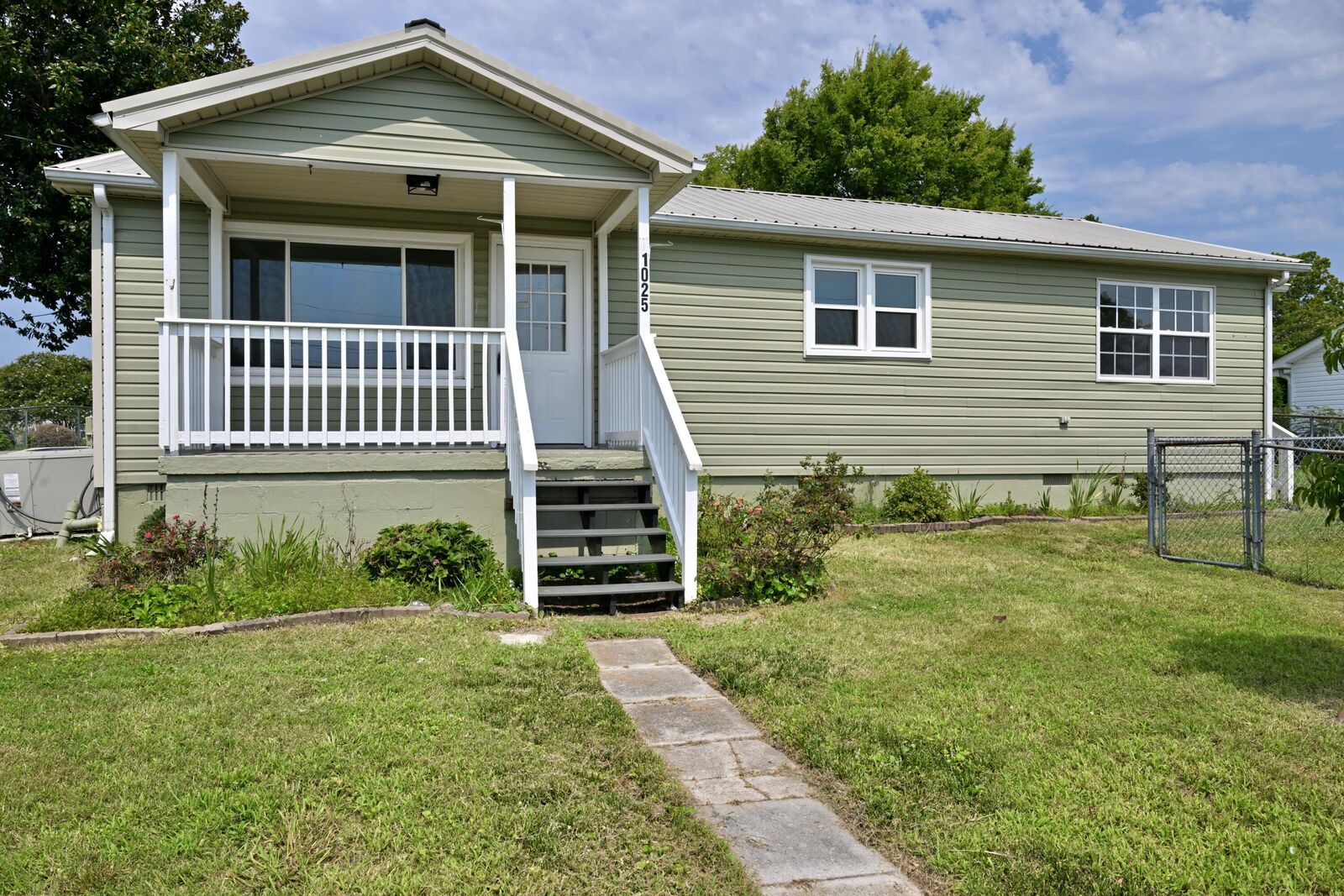 Property Photo:  1025 Hawk Street NE  TN 37311 
