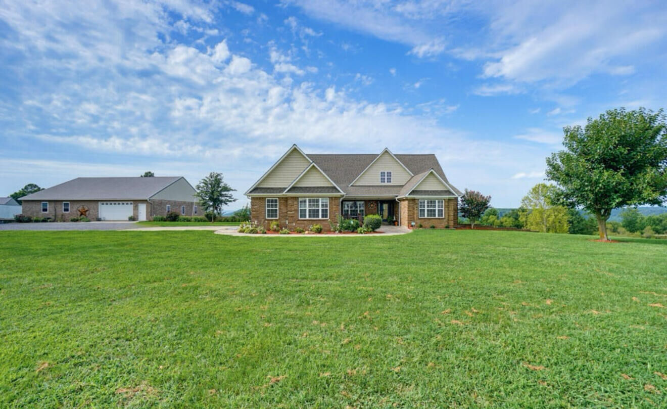 Property Photo: 1400 County Road 818 AL 35958