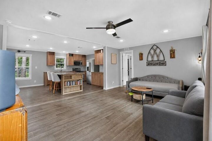 Property Photo: 10 Oakwood Drive TX 77320