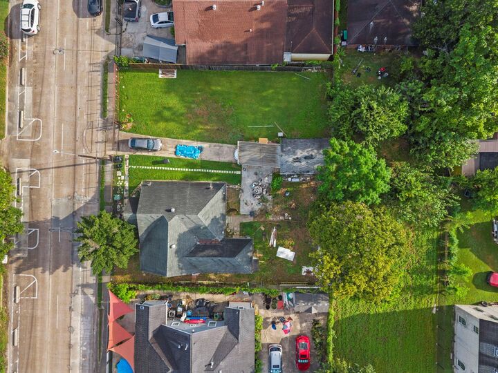 Property Photo: 5604 Elysian Street TX 77009