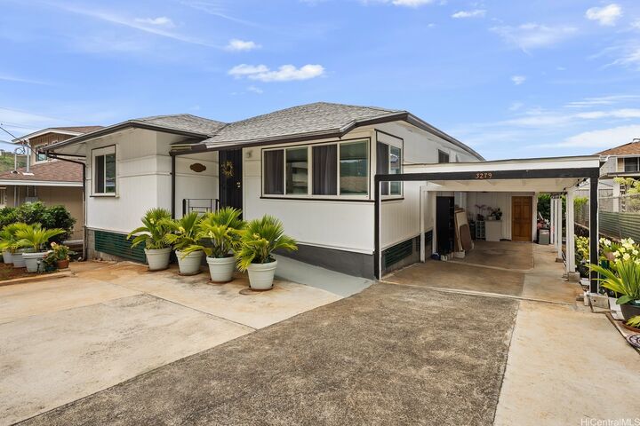 Property Photo: 3279 Hoanoho Place HI 96816