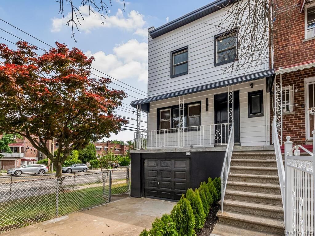 Property Photo:  1066 E 219th Street  NY 10469 