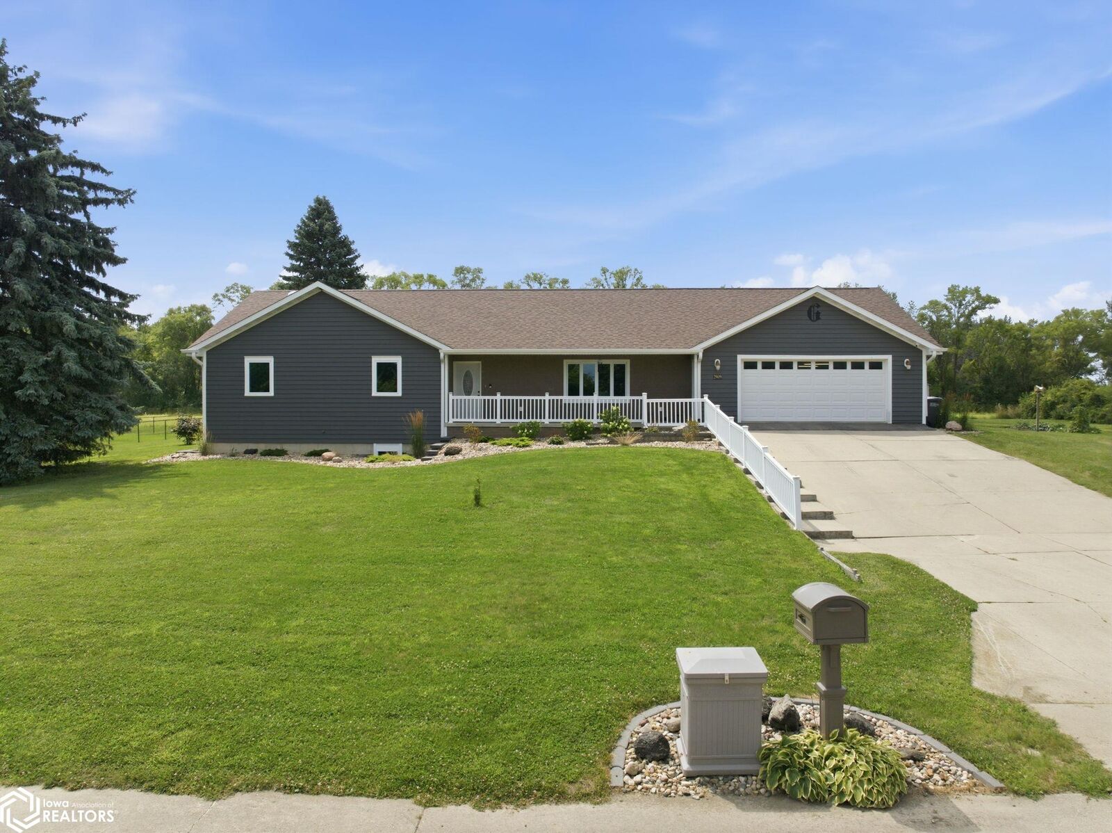 Property Photo:  2909 4th Street NW  IA 50401 
