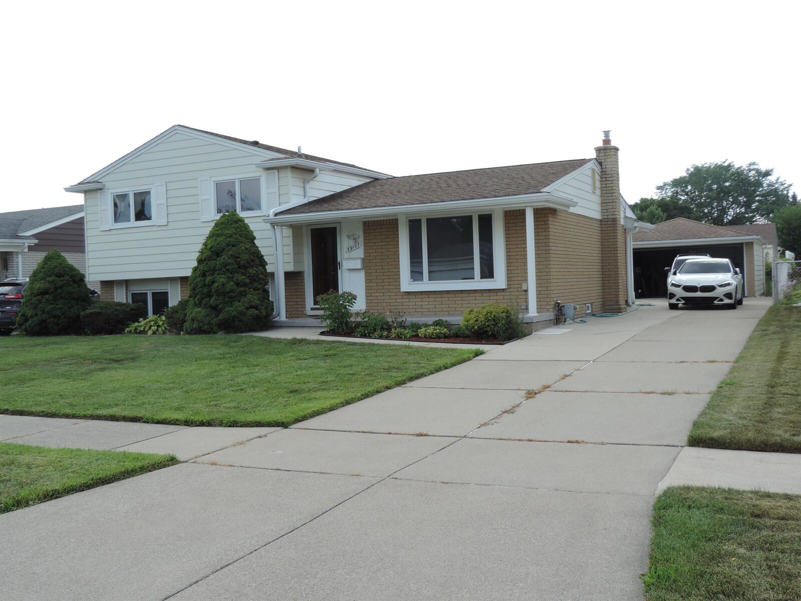 Property Photo:  39127 Hyland Drive  MI 48310 