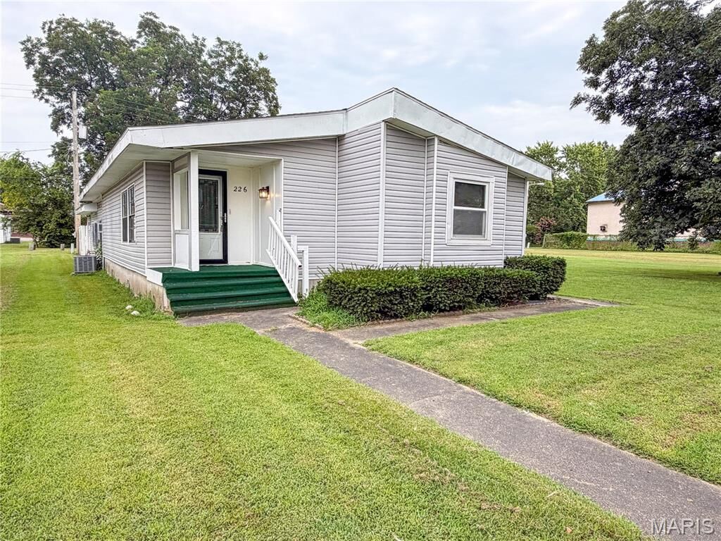 Property Photo:  226 Dixie Street  MO 63801 