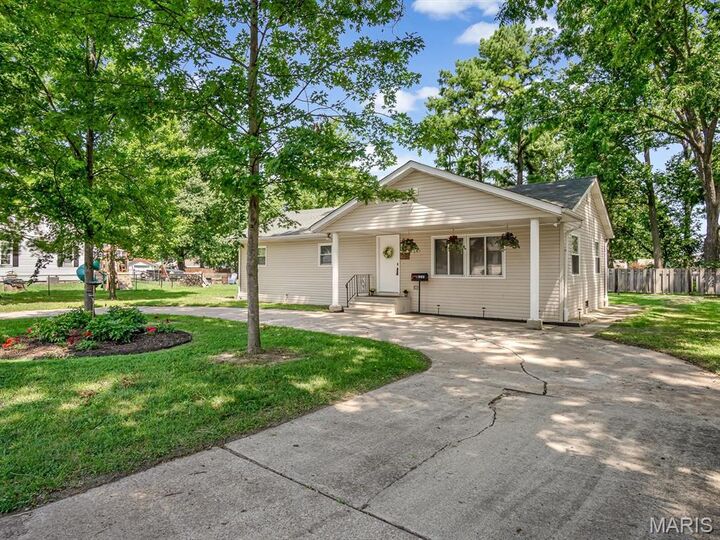 Property Photo: 925 W Green Street IL 62258