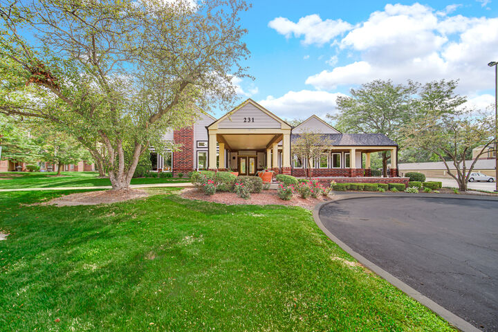 Property Photo:  213 Glengarry Drive 211  IL 60108 